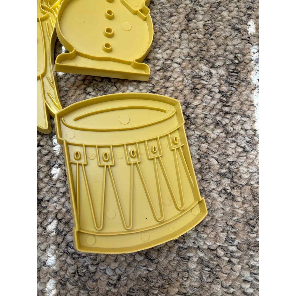 VINTAGE STANLEY HOME PRODUCTS‎ COOKIE CUTTER SET 7 XMAS SANTA ASTRONAUT DRUM - Picture 5 of 11